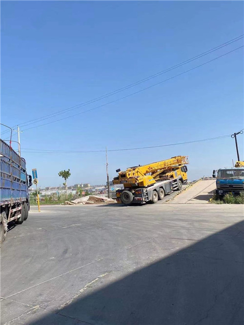 瑞丽市25吨吊车的租赁价格大概是多少？